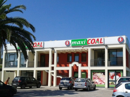 Il supermercato MaxiCoal di Casabianca di Fermo