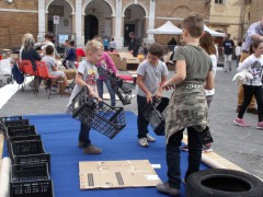 Giochi in piazza a Sant'Elpidio a Mare con "Rischiamo di crescere"