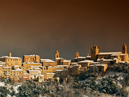 Veduta di Sant'Elpidio a Mare con la neve