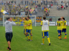 Giocatori della Fermana allo stadio Recchioni