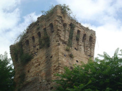 Situazioni di degrado e abbandono nelle mura di Fermo