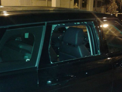Una delle auto danneggiate a Porto San Giorgio