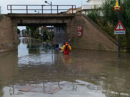 Allagamenti a Porto Sant'Elpidio, intervento dei Vigili del Fuoco