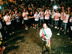 Festa in piazza del Popolo a Fermo dopo l'elezione di Paolo Calcinaro