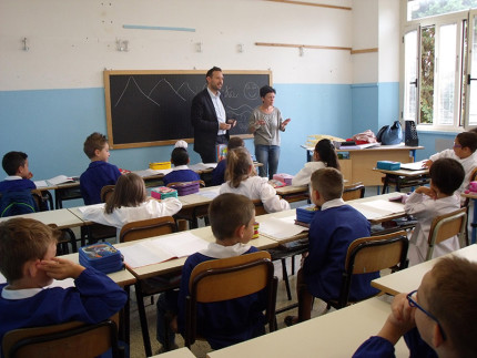Il sindaco di Sant'Elpidio a Mare Alessio Terrenzi alla scuola primaria di Cascinare