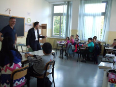 Sindaco Terrenzi di Sant'Elpidio a Mare in visita alla scuola media di Casette d'Ete