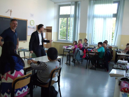 Sindaco Terrenzi di Sant'Elpidio a Mare in visita alla scuola media di Casette d'Ete