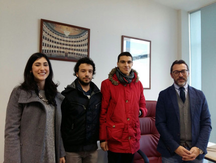 Stefano Pompozzi con vincitori della borsa di studio del Pio Sodalizio dei Piceni