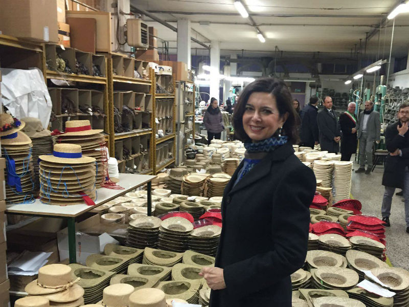 Laura Boldrini in visita nel distretto del cappello