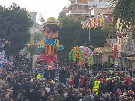 Sfilata di Carnevale 2016 a Porto San Giorgio