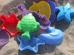 Giochi sulla sabbia in spiaggia