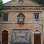 Tabernacolo e fontana in maiolica di Villa Vitali a Fermo