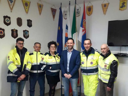 Alessio Terrenzi e lo staff della Protezione Civile