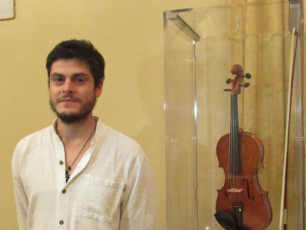 Il M° Bifulco con il suo violino premio