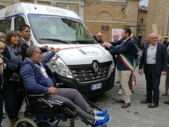 Consegna mezzo di mobilità garantita a Sant'Elpidio a Mare