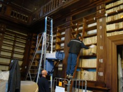 Operazione di svuotamento della biblioteca di Fermo