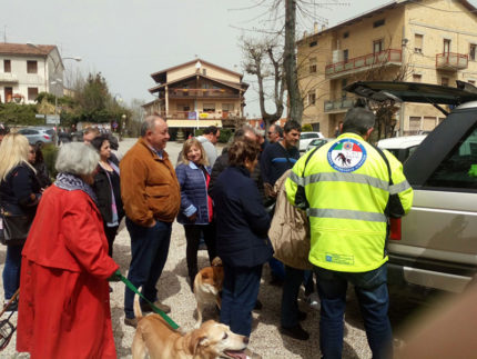 Il tour d'aiuti agli animali del cratere fa tappa nel fermano