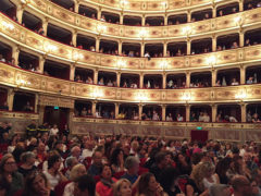 Teatro dell'Aquila di Fermo gremito