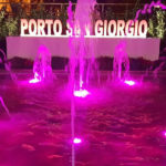 Porto San Giorgio: la fontana di viale Don Minzoni si illumina di rosa