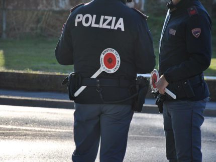 Polizia, controlli, posto di blocco