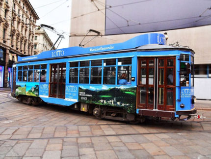 Promozione turistica delle Marche sui tram di Milano