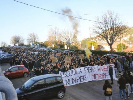 Corteo di protesta degli studenti dell'ITI Montani di Fermo