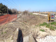 Lavori su strada parallela a ferrovia a Marina Palmense di Fermo