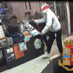 Rapina in tabaccheria nel Fermano con spray urticante