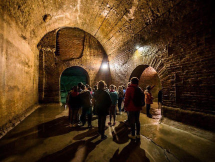 Visitatori alla Cisterne Romane di Fermo