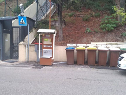 Isola ecologica in viale Ciccolungo a Fermo