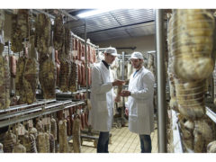 Salumi tradizionali della Marche al Salumificio Angeloni di Castelvecchio di Monte Porzio