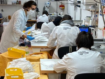 Imprese riconvertite alla produzione di mascherine