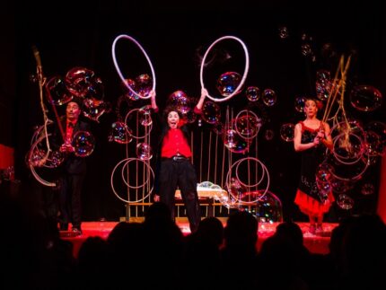 "Il circo delle bolle di sapone in su"