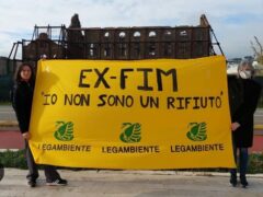 Proteste di Legambiente davanti all'ex-Fim di Porto Sant'Elpidio