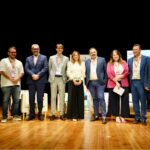 L'assessore Antonini e il presidente Smau Pierantonio Macola durante le premiazioni