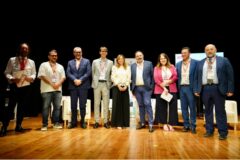 L'assessore Antonini e il presidente Smau Pierantonio Macola durante le premiazioni