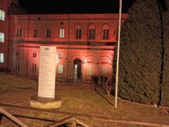 Direzione dell'AST Fermo illuminata di arancione