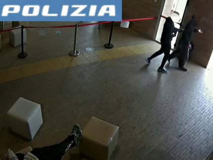 Rapina al capolinea degli autobus di Fermo