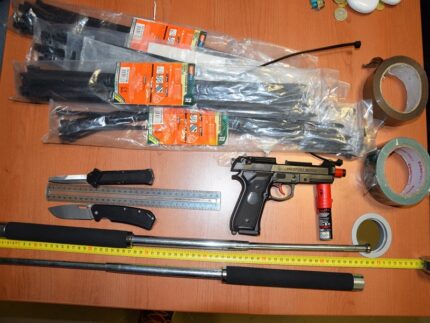 Oggetti sequestrati ai rapinatori fermati a Porto Sant'Elpidio