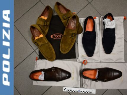 Scarpe rubate in un outlet