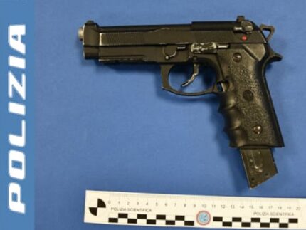 Pistola sequestrata dalla Polizia