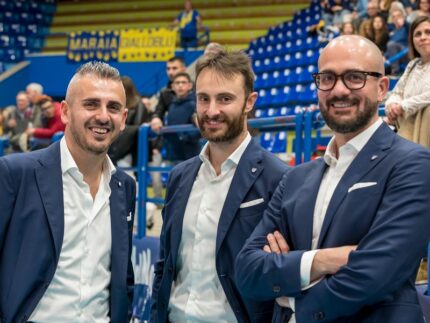 Staff tecnico della Yuasa Battery Grottazzolina