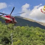 Elicottero in volo tra Ussita e Montefortino