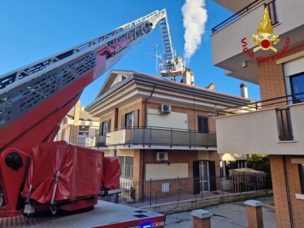 Incendio di una canna fumaria a Porto San Giorgio