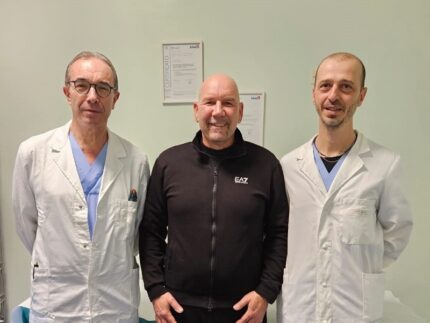 Medici e paziente protagonisti dell'operazione presso la Gastroenterologia di Fermo