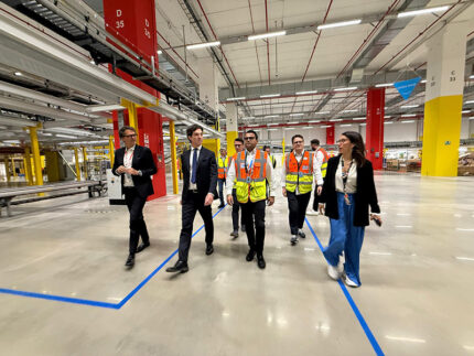 Visita Acquaroli a nuovo centro distribuzione Amazon di Jesi