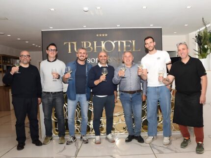 Presentazione di Oreste Cavuto